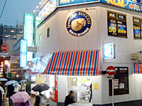 横浜FC協力店のスポーツカフェは横浜駅からすぐの好立地に。
