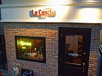 地元のクラブチームを応援します。