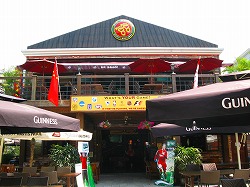 飲食店の超激戦区で人気の家族向けスポーツバー