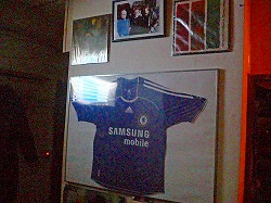「FOOTBALL & MUSIC」をこよなく愛するオーナーの想いの詰まったバー