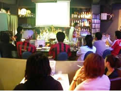 If you want to feel a pleasant breeze in Kabukicho, the best entertainment district, BAR Shokubo Underground