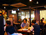 It is a 1 minute walk from the station. "Shukui Bar" supports F.C. Tokyo.