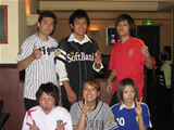A cafe where you can casually drop by and watch sports day and night.