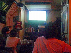 「FOOTBALL & MUSIC」をこよなく愛するオーナーの想いの詰まったバー