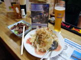 80 kinds of authentic Chinese food and creative menu created by the owner who likes soccer are the selling points.