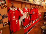 Every Tuesday only! "individualistic bar" in Ginza where Reds supporters gather.