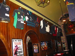 上海でベスト・スポーツ・バー賞に選ばれた名店。現在3店舗を展開。
