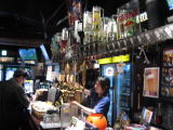 in a light-hearted, light-hearted, unpretentious manner. This English pub is the first in Nagoya!