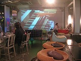 I want to live in this kind of house!! A stylish dining bar that makes you think that
