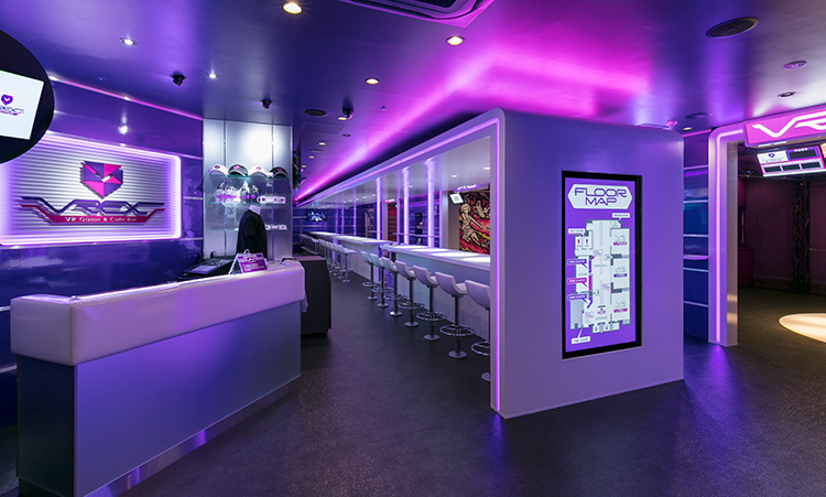 スポーツ&VRカフェバー VREX 新宿店